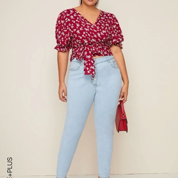 V-NECK FLORAL TIE FRONT BLOUSE - Picture 3 of 3